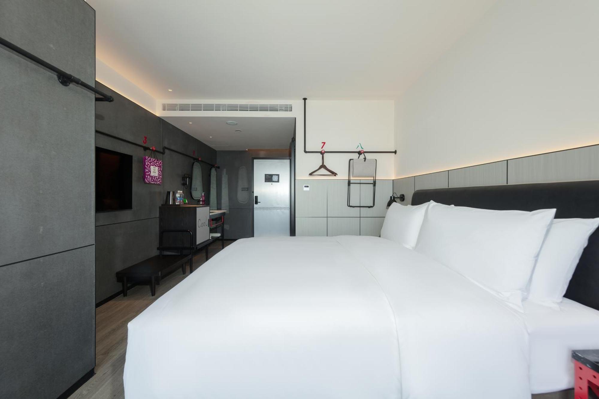 Moxy Chongqing Hotel Bagian luar foto
