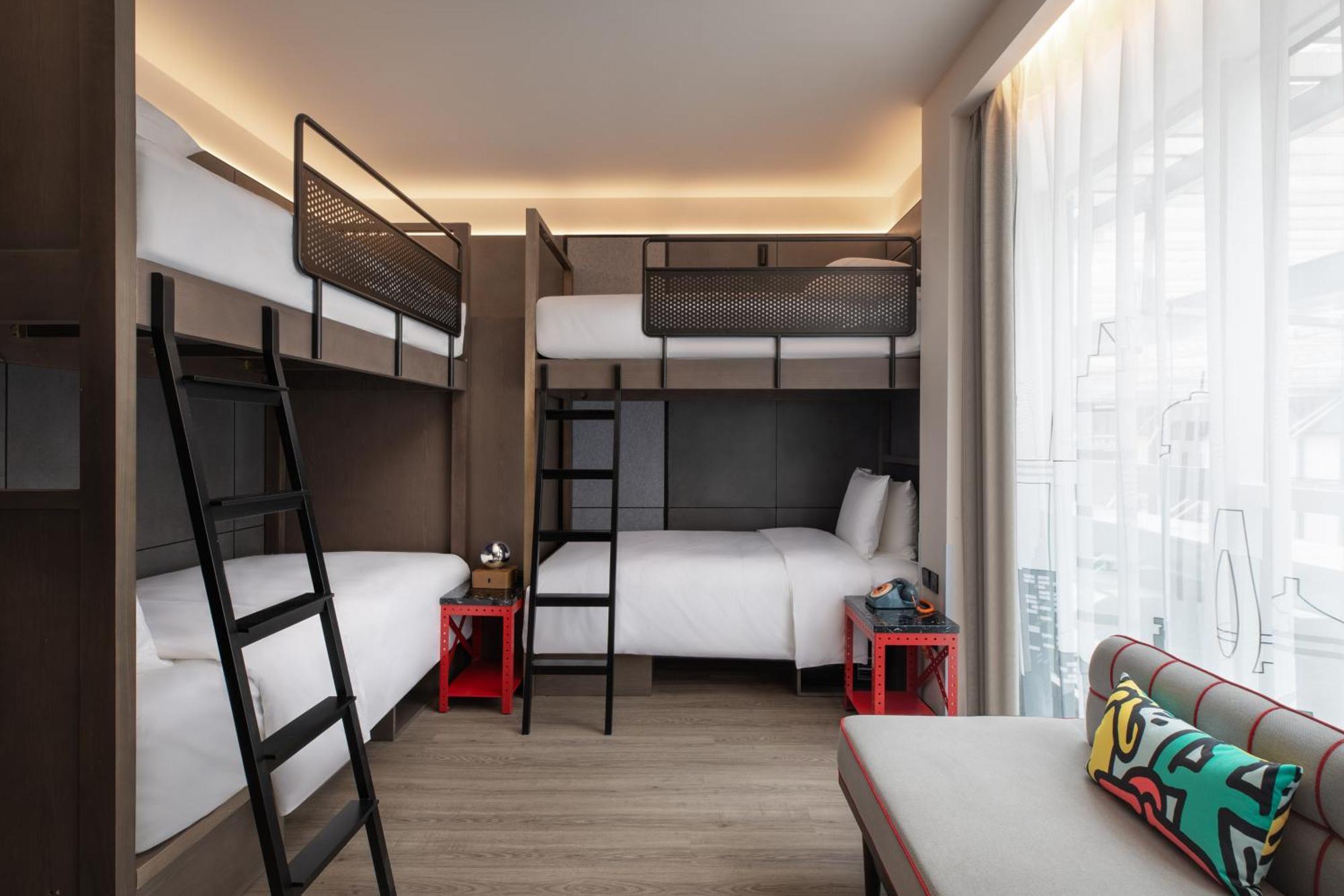 Moxy Chongqing Hotel Bagian luar foto