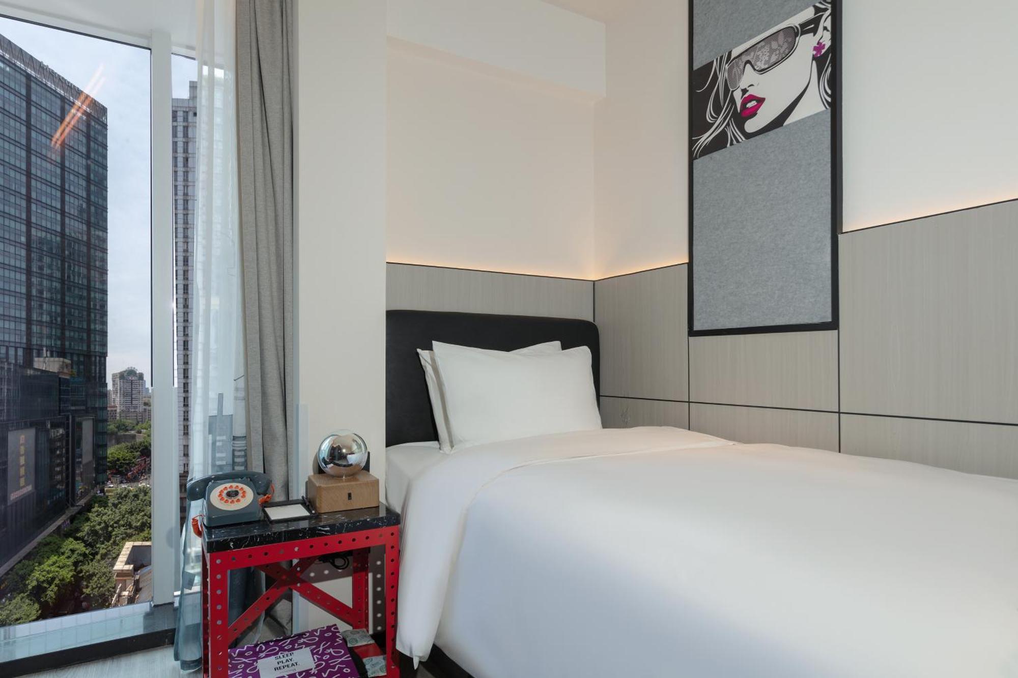 Moxy Chongqing Hotel Bagian luar foto