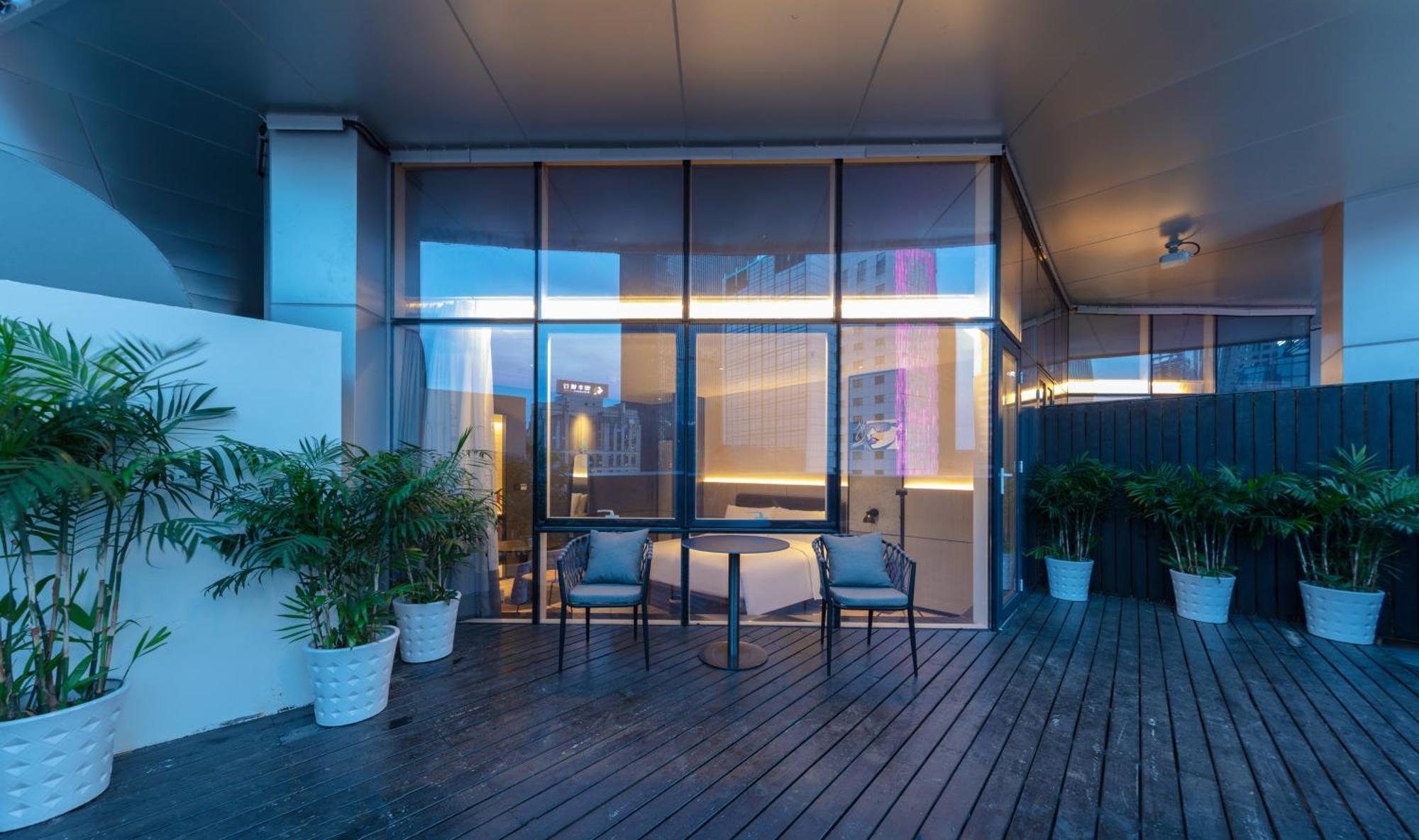 Moxy Chongqing Hotel Bagian luar foto