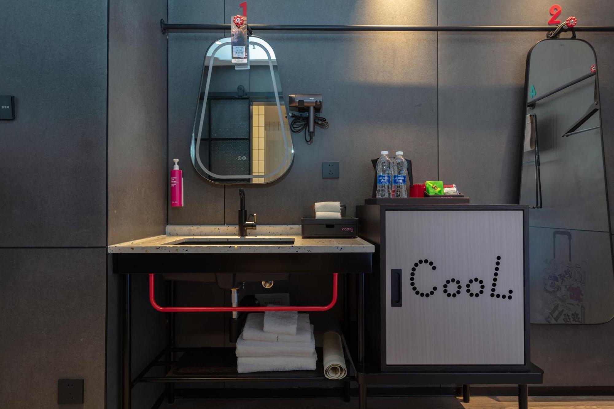 Moxy Chongqing Hotel Bagian luar foto