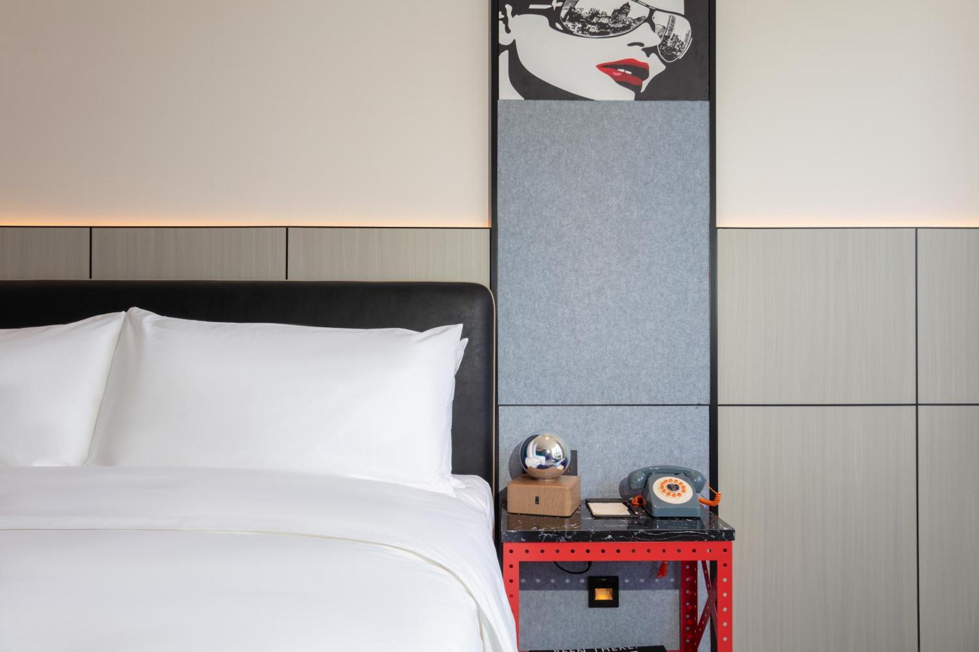 Moxy Chongqing Hotel Bagian luar foto